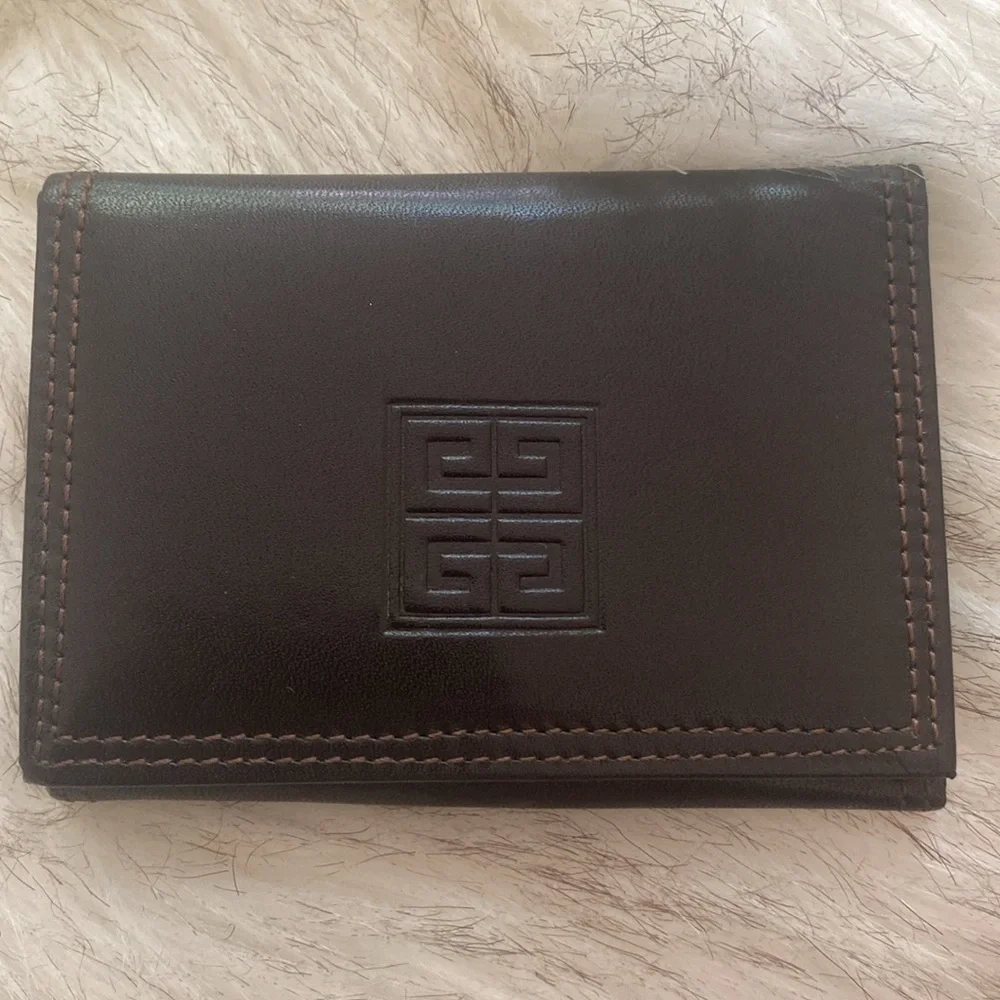 ✔️Givenchy Vintage Leather Key Case